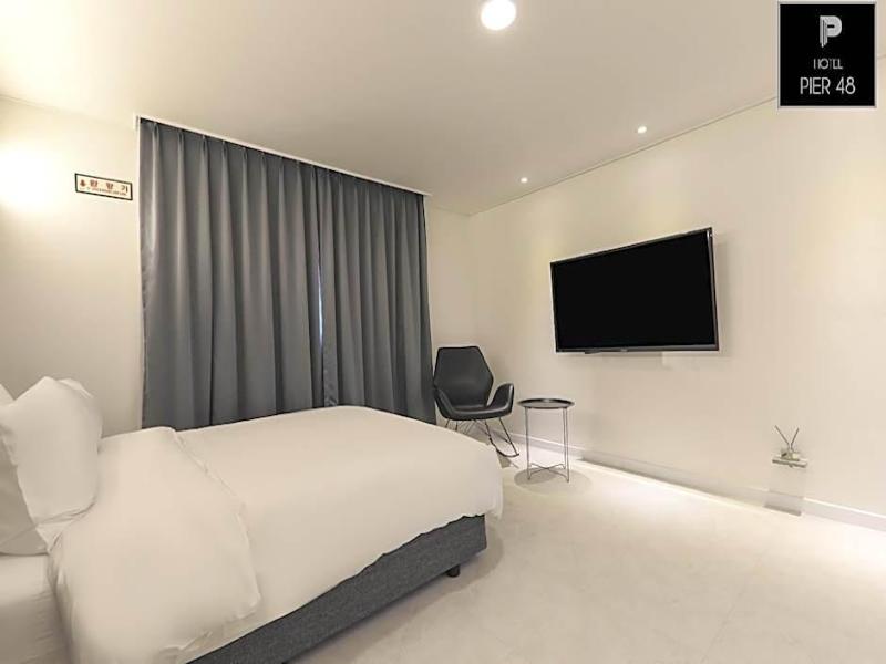 Hotel Pier 48 image