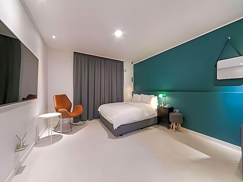Hotel Pier 48 image