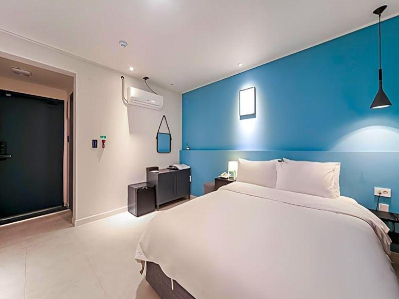 Hotel Pier 48 image