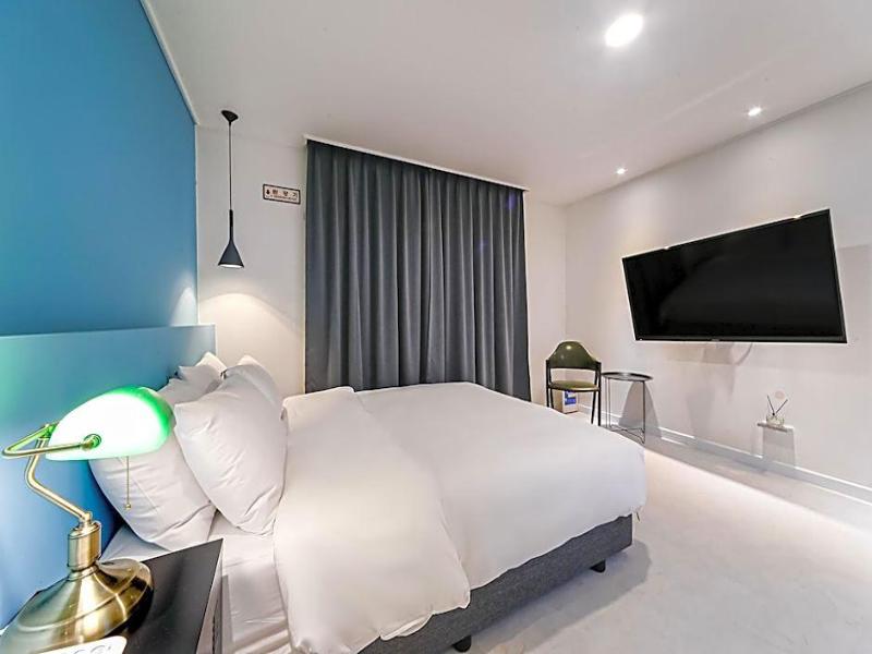 Hotel Pier 48 image