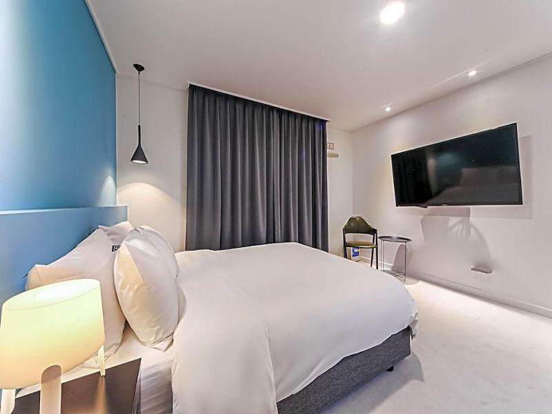 Hotel Pier 48 image