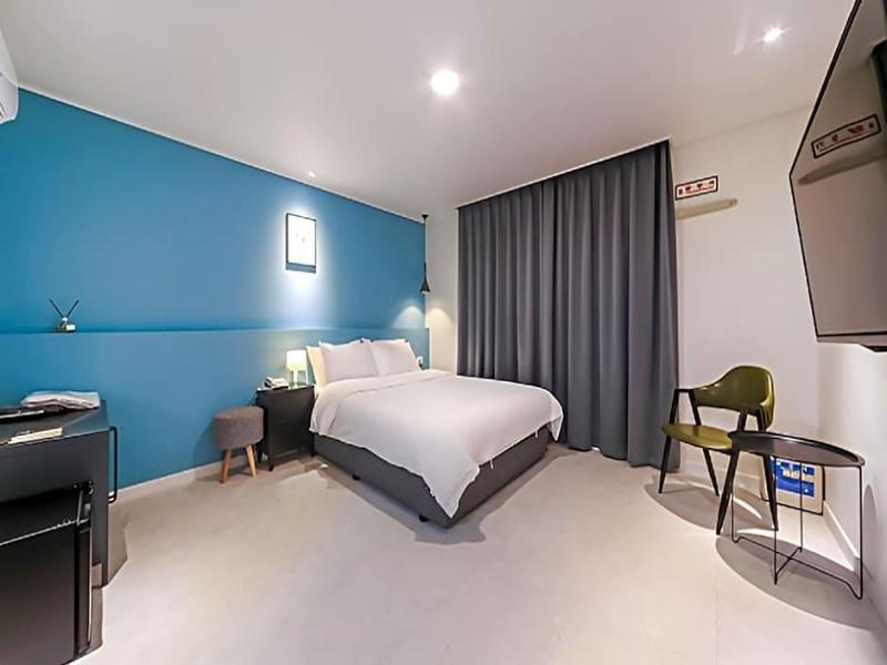 Hotel Pier 48 image