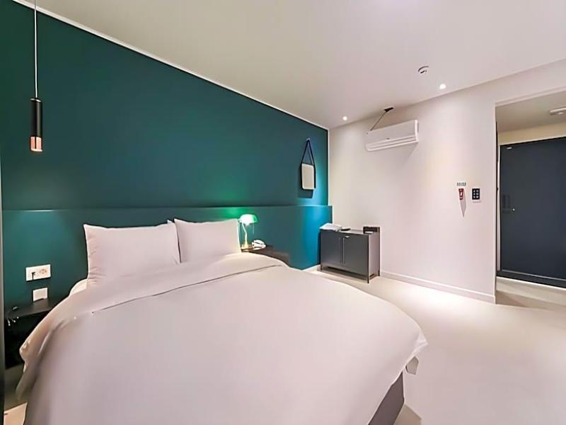Hotel Pier 48 image