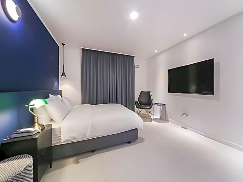 Hotel Pier 48 image