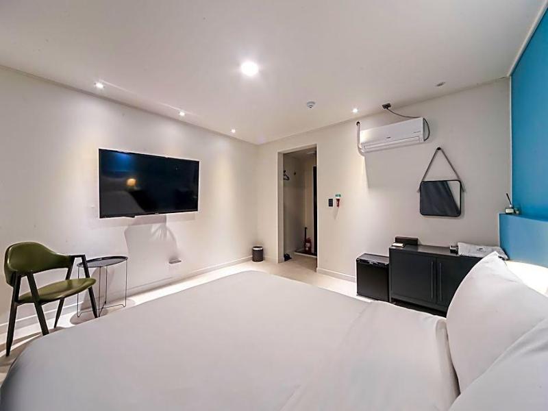 Hotel Pier 48 image