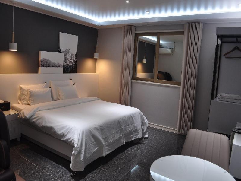 Venture Hotel image