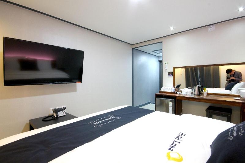 Hotel Luna image