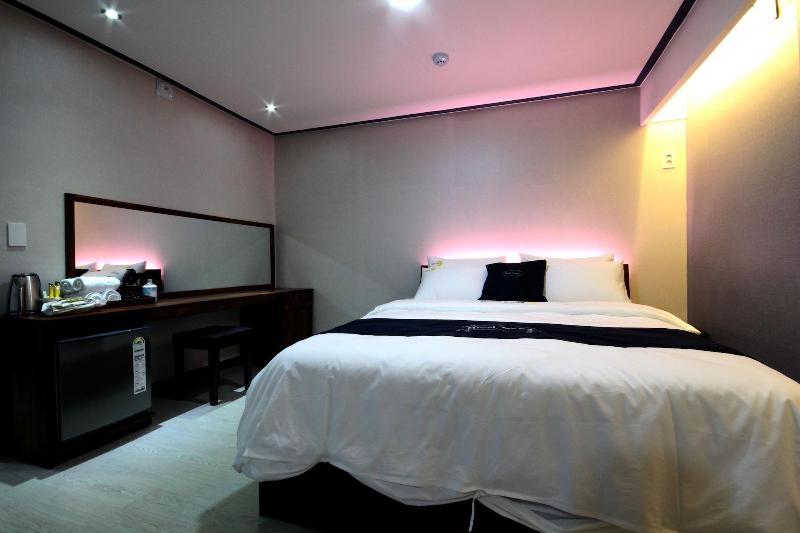 Hotel Luna image