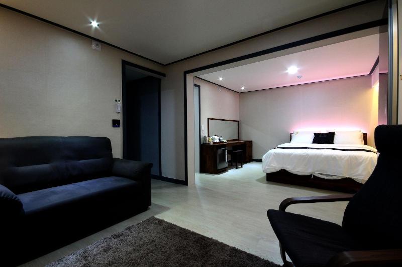 Hotel Luna image