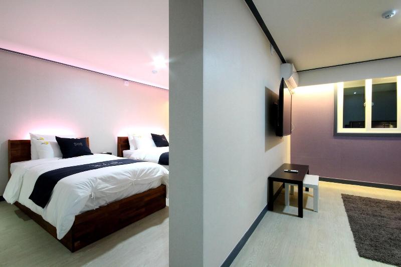 Hotel Luna image