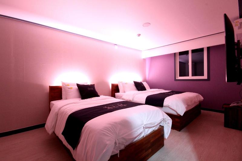 Hotel Luna image