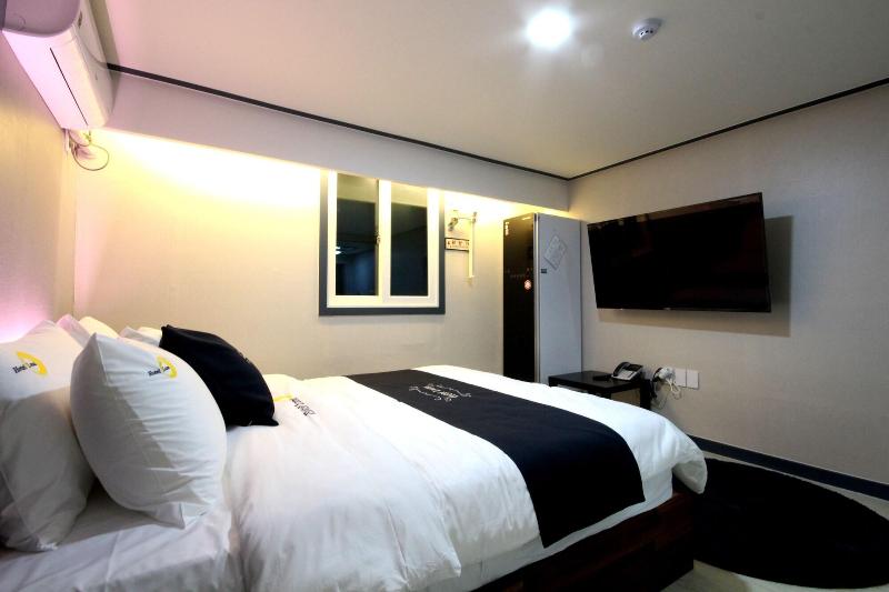 Hotel Luna image