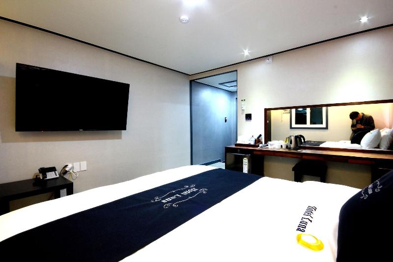 Hotel Luna image