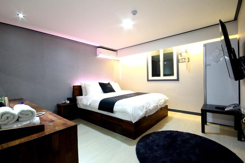 Hotel Luna image