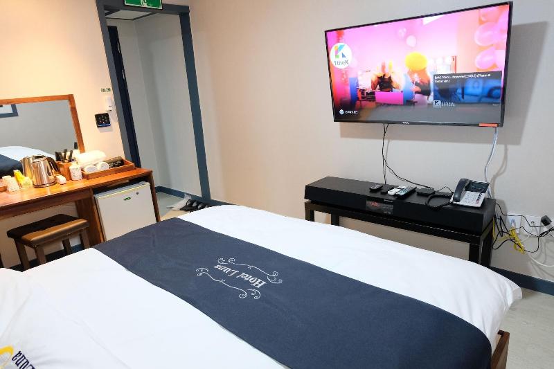 Hotel Luna image