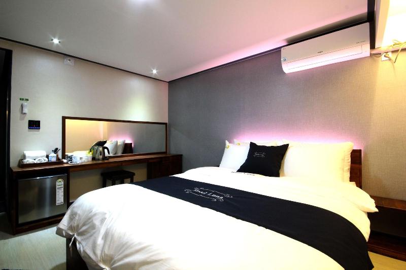 Hotel Luna image