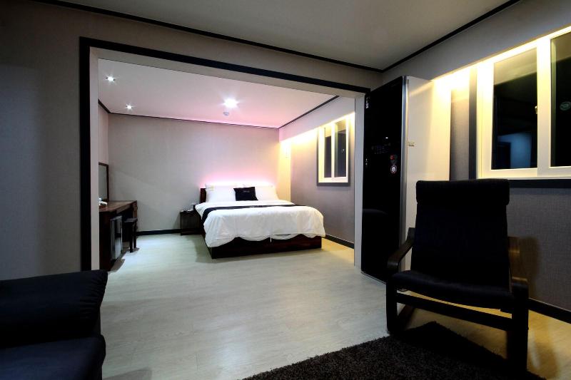 Hotel Luna image