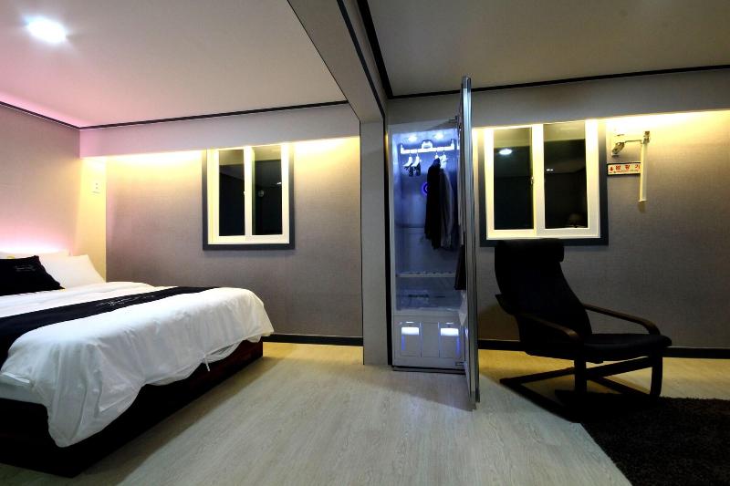 Hotel Luna image