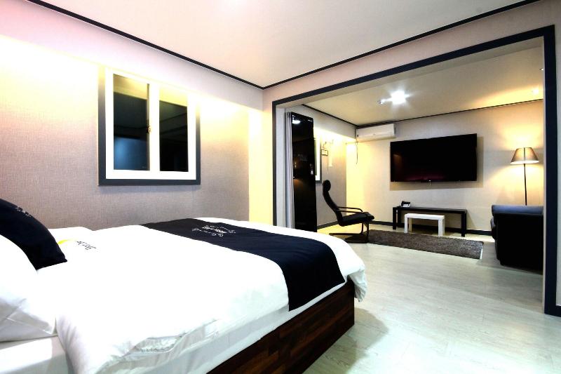 Hotel Luna image