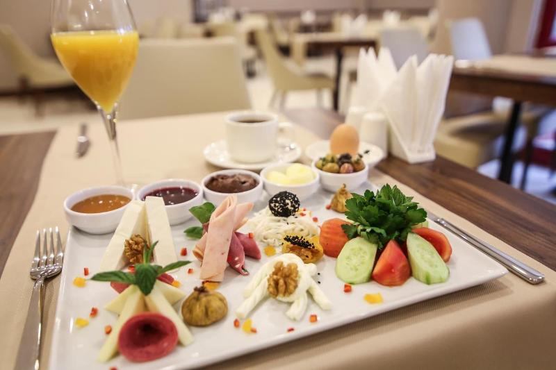 Hotel Excellence Inn image