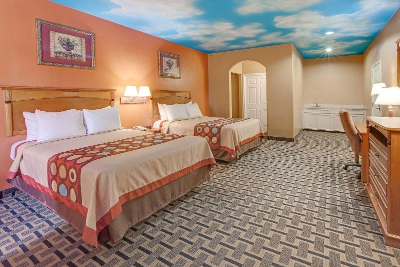Sapphire Inn And Suites image