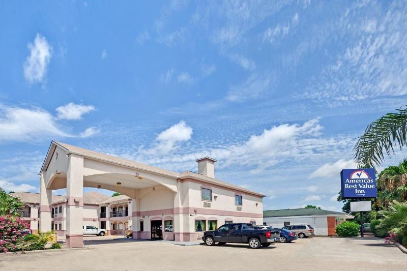 Sapphire Inn And Suites image