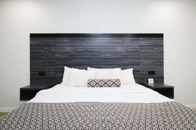 Sapphire Inn And Suites image