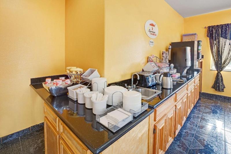 Sapphire Inn And Suites image