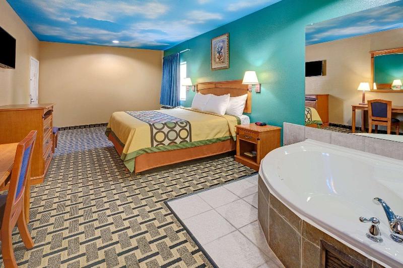 Sapphire Inn And Suites image