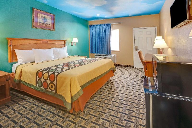 Sapphire Inn And Suites image