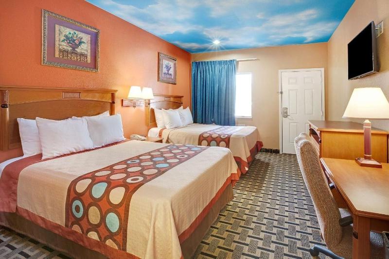 Sapphire Inn And Suites image