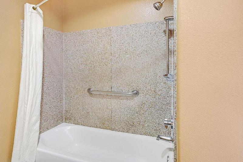 Sapphire Inn And Suites image