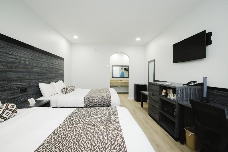 Sapphire Inn And Suites image