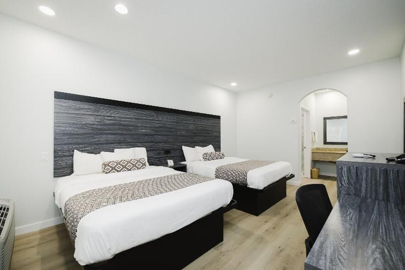 Sapphire Inn And Suites image