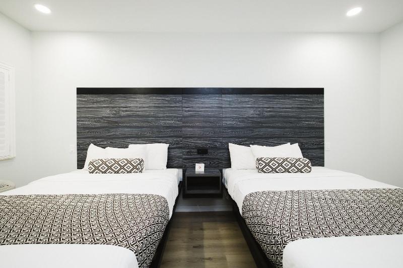 Sapphire Inn And Suites image