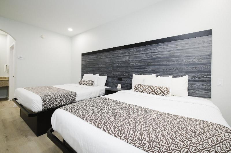 Sapphire Inn And Suites image