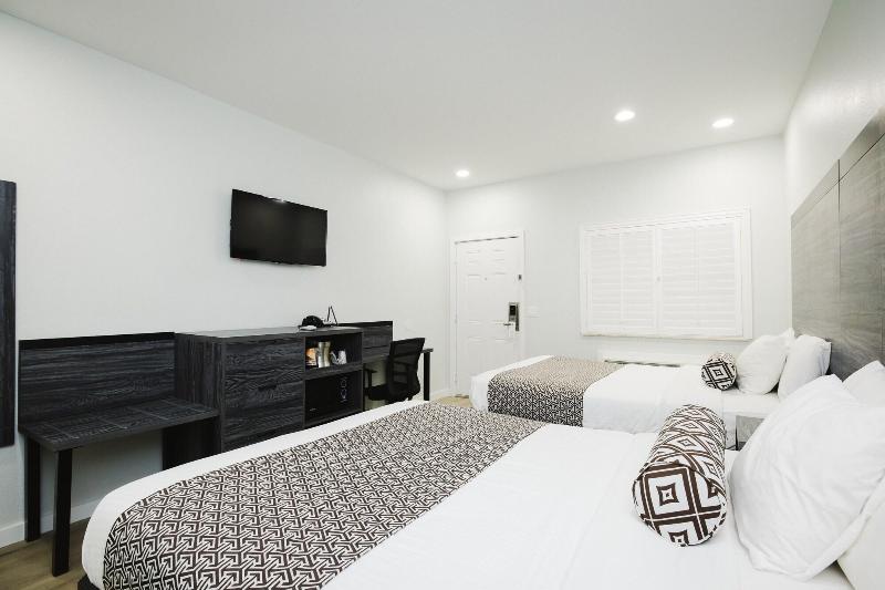 Sapphire Inn And Suites image