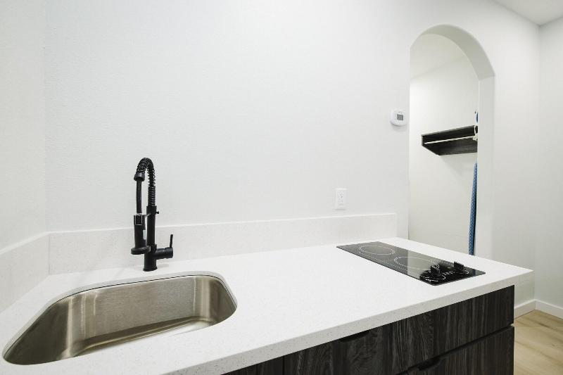 Sapphire Inn And Suites image