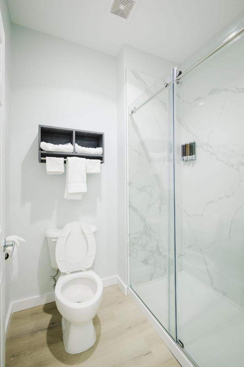 Sapphire Inn And Suites image