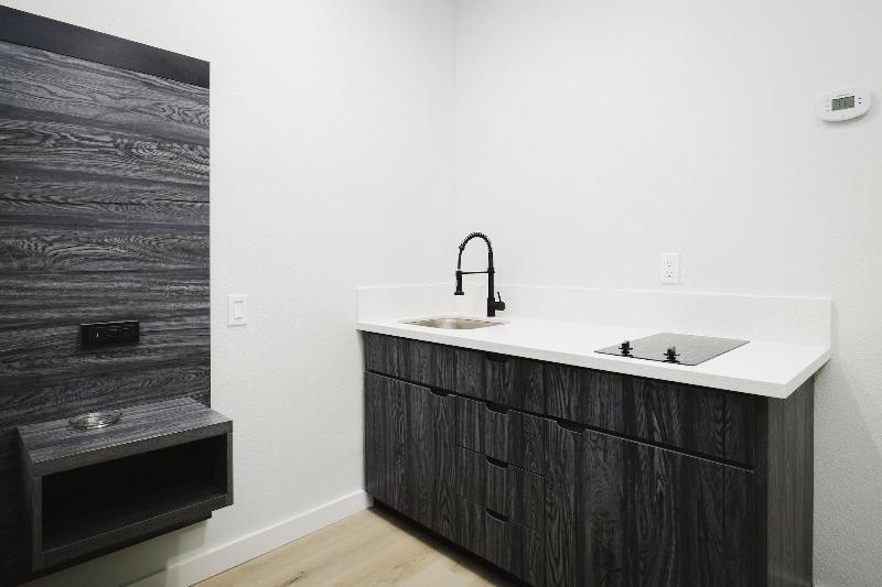Sapphire Inn And Suites image