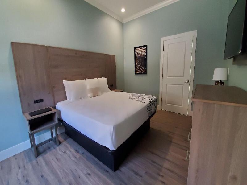 Crestridge Inn image