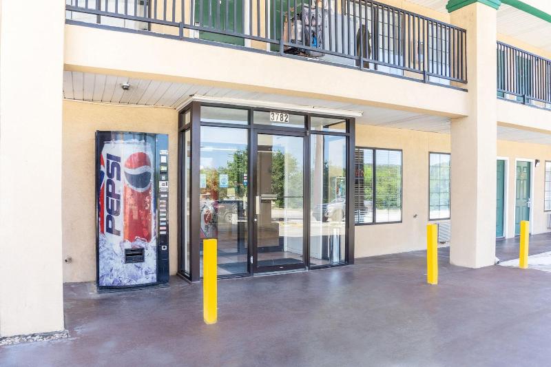 OYO Inn & Suites image