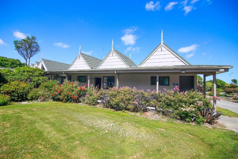 Bulls Motel & Holiday Park image