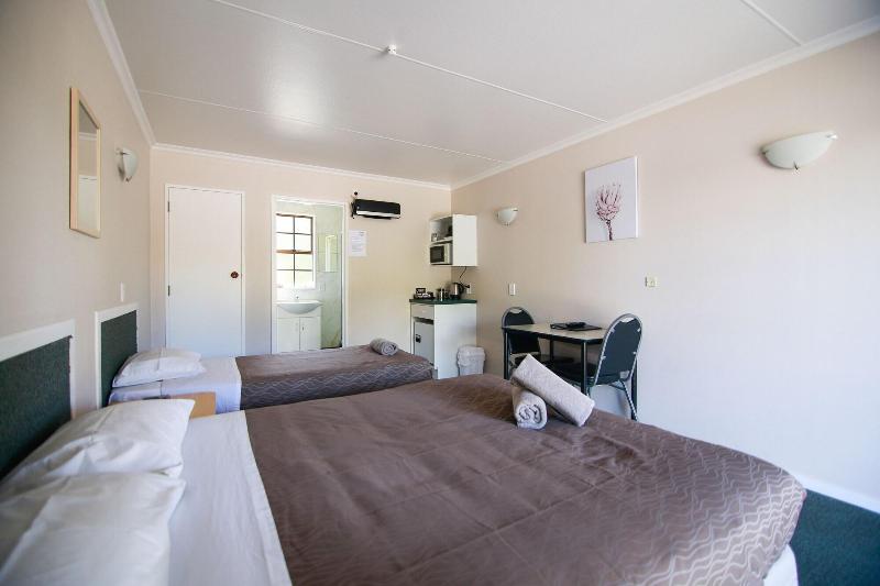 Bulls Motel & Holiday Park image