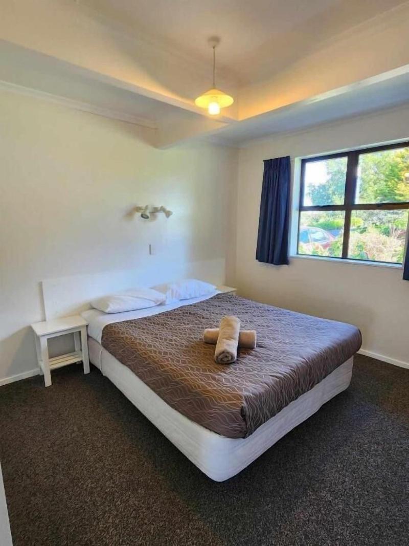Bulls Motel & Holiday Park image