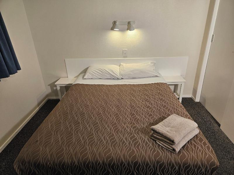 Bulls Motel & Holiday Park image
