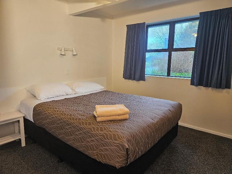 Bulls Motel & Holiday Park image