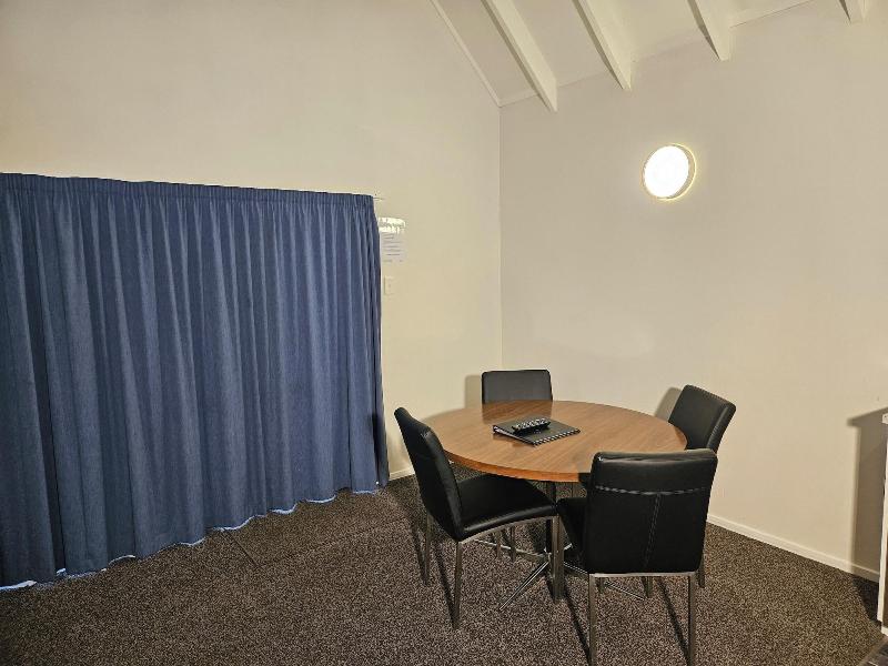 Bulls Motel & Holiday Park image