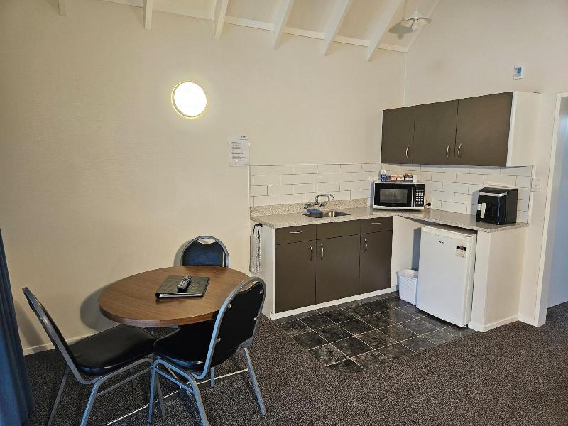 Bulls Motel & Holiday Park image