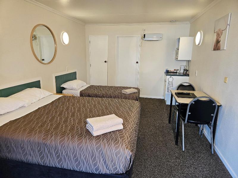 Bulls Motel & Holiday Park image